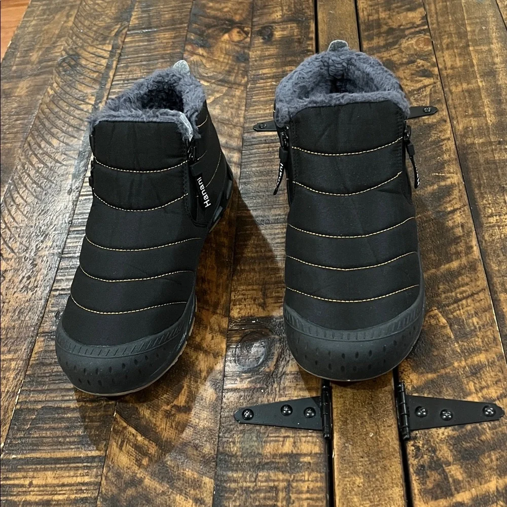 Black Insulated Snow Boots